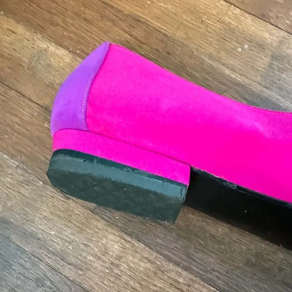 Stuart Weitzman Fuchsia & Magenta Chain-Trim Loafers - Picture 4 of 6